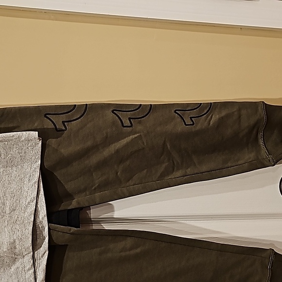 NWT 3 piece True Religion set - Picture 2 of 9